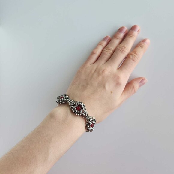 Vintage victorian goth style red quartz and silver bracelet - Picture 4 of 7